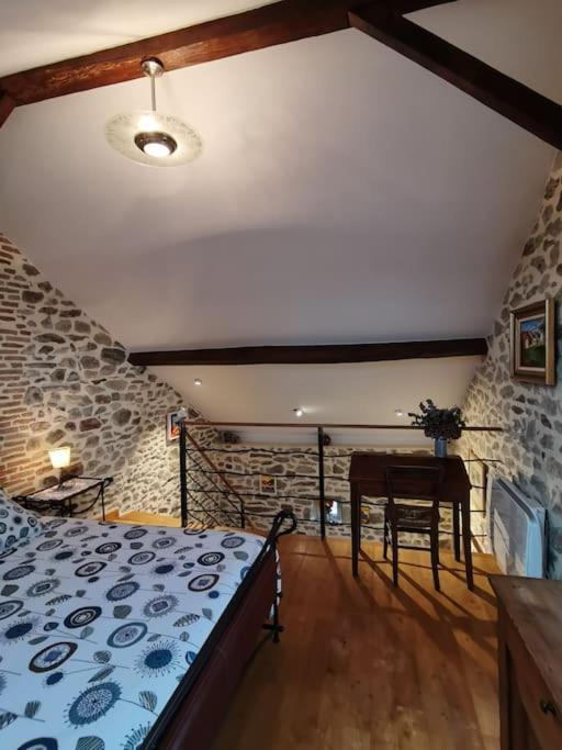 La Petite Porcherie Ladignac-le-Long Exteriör bild