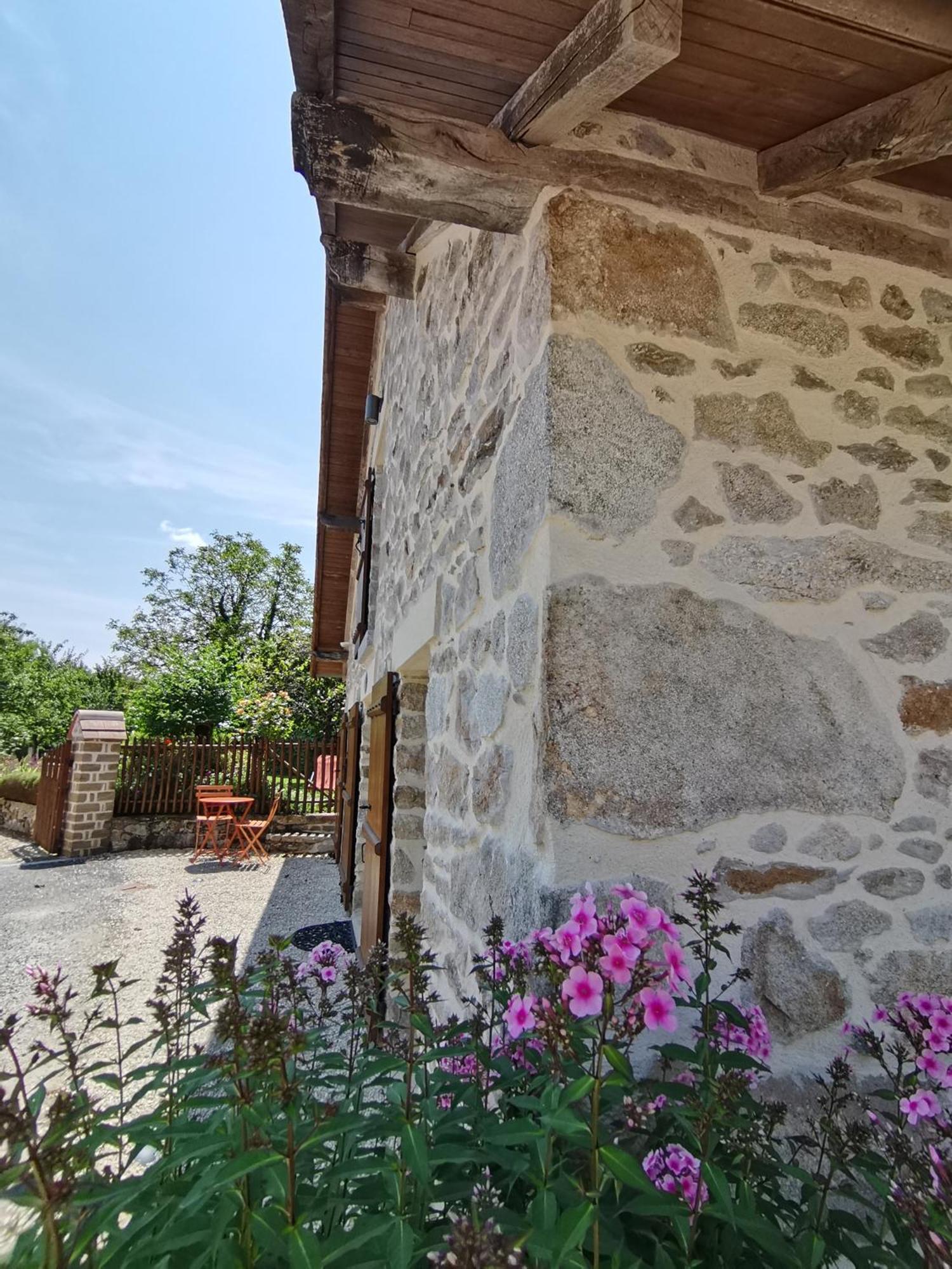 La Petite Porcherie Ladignac-le-Long Exteriör bild