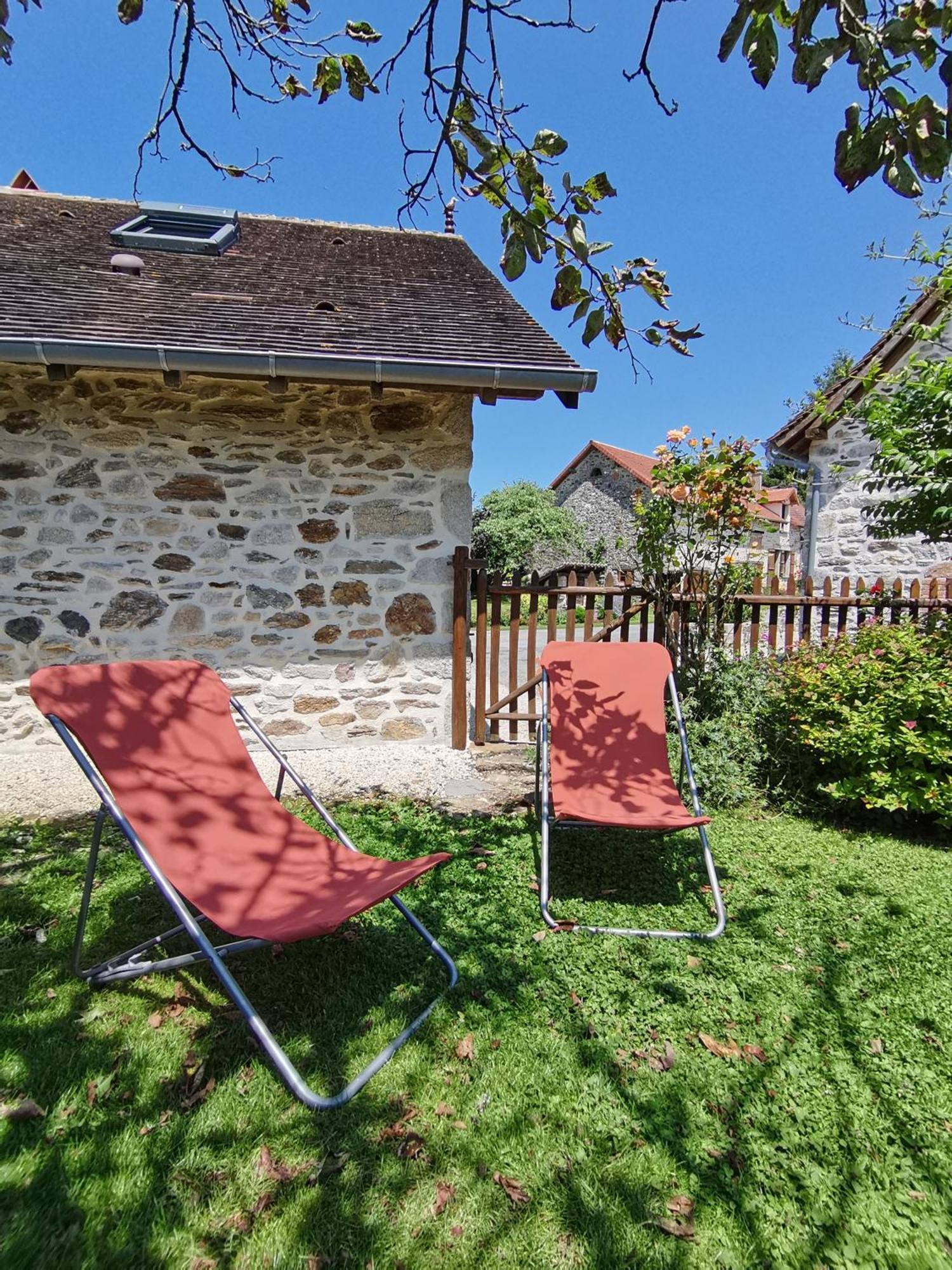 La Petite Porcherie Ladignac-le-Long Exteriör bild