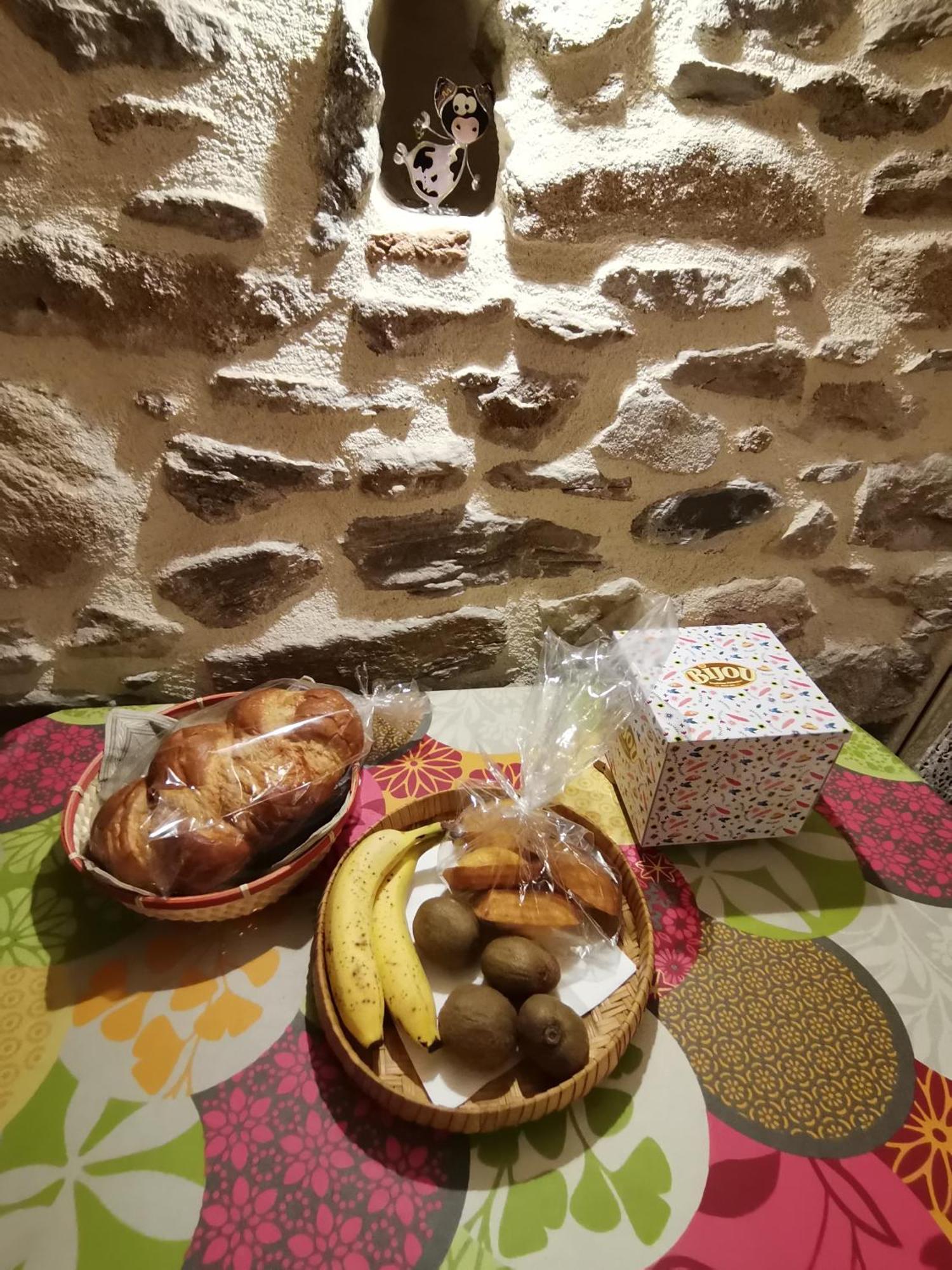 La Petite Porcherie Ladignac-le-Long Exteriör bild